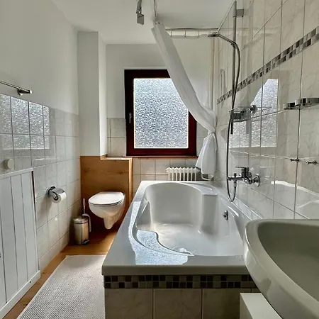 Werner Mit 5 Schlafzimmern, Sauna & Naturidylle * 슐링겐